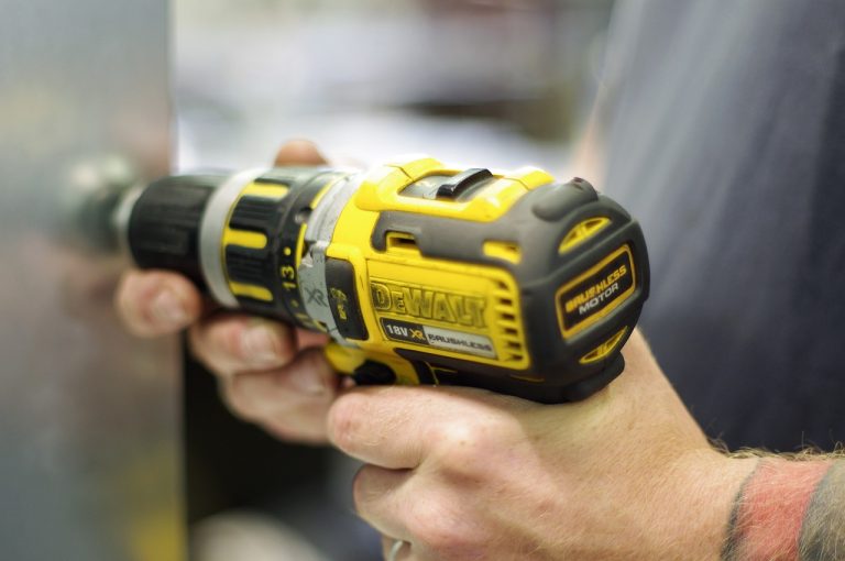 dewalt, cordless screwdriver, drill-5318773.jpg