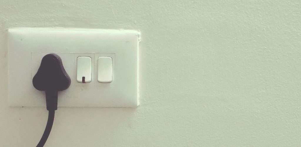 plug, light, electricity-932872.jpg